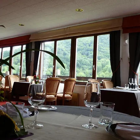 La Cascade Hotel 3*
